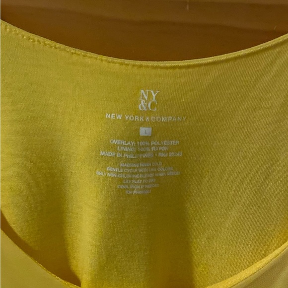 LIKE NEW ⭐️ women’s top⭐️ Overlay gives a multi layered chiffon look ⭐️ Large - Picture 2 of 5